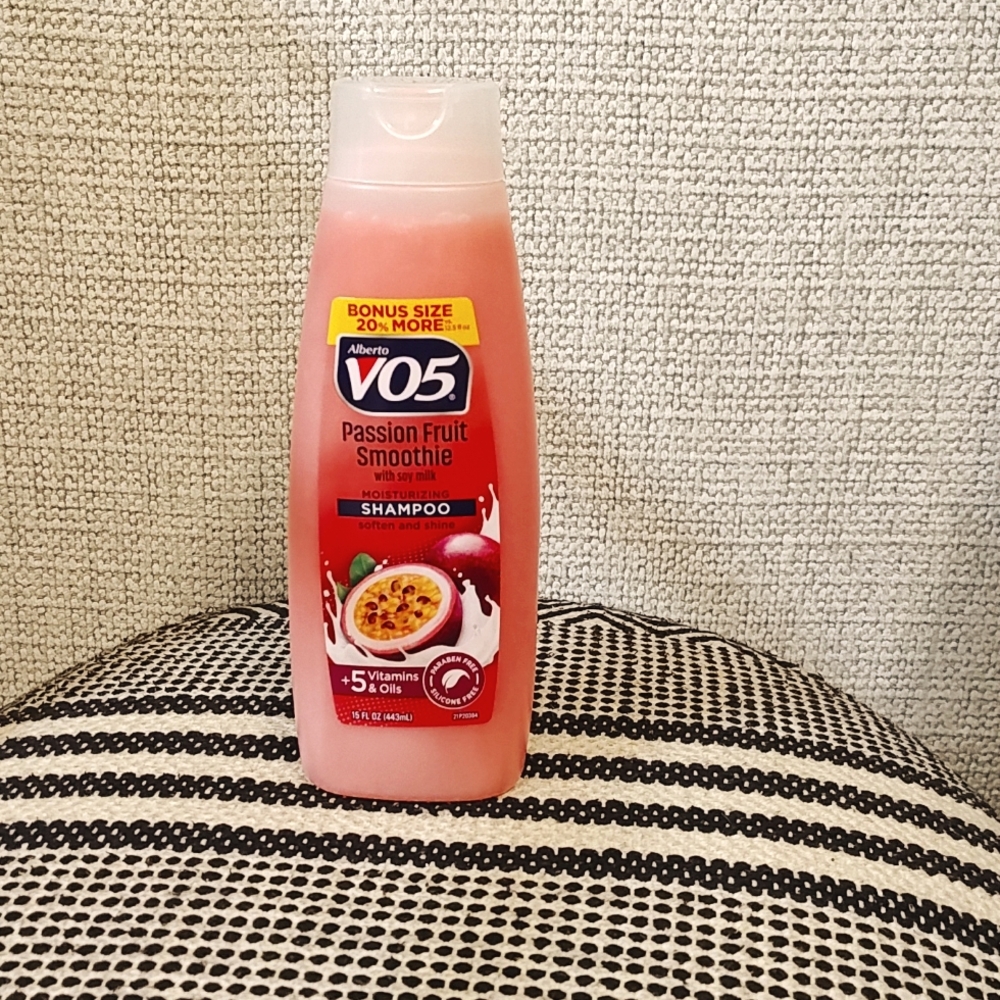 V05 passion fruit smoothie with soy milk moisturizing shampoo soften and shine